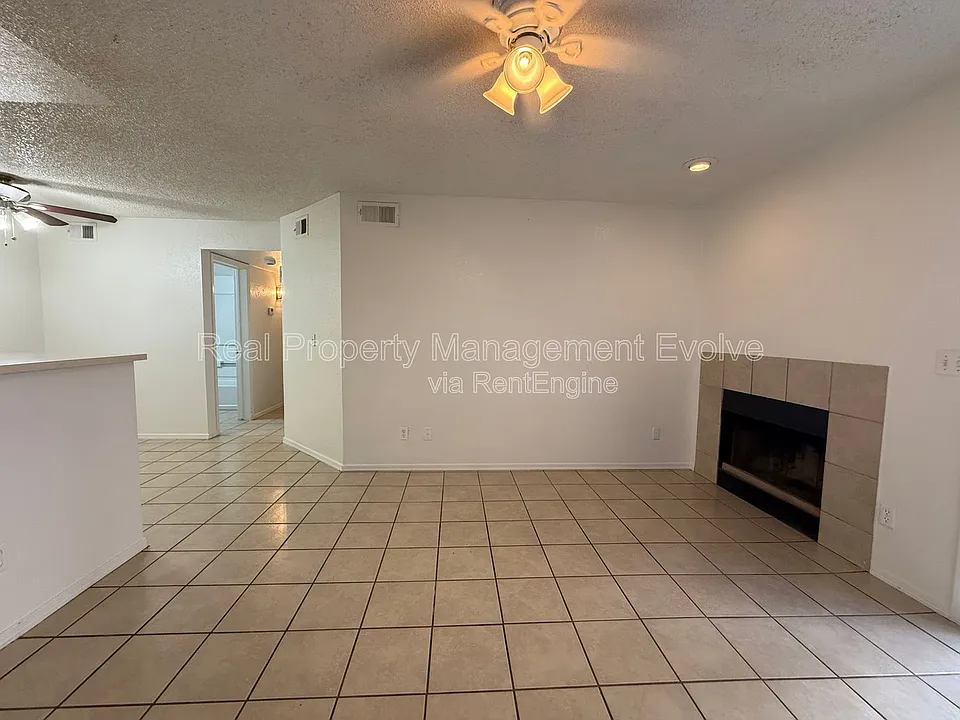 533 W Guadalupe Rd #1105