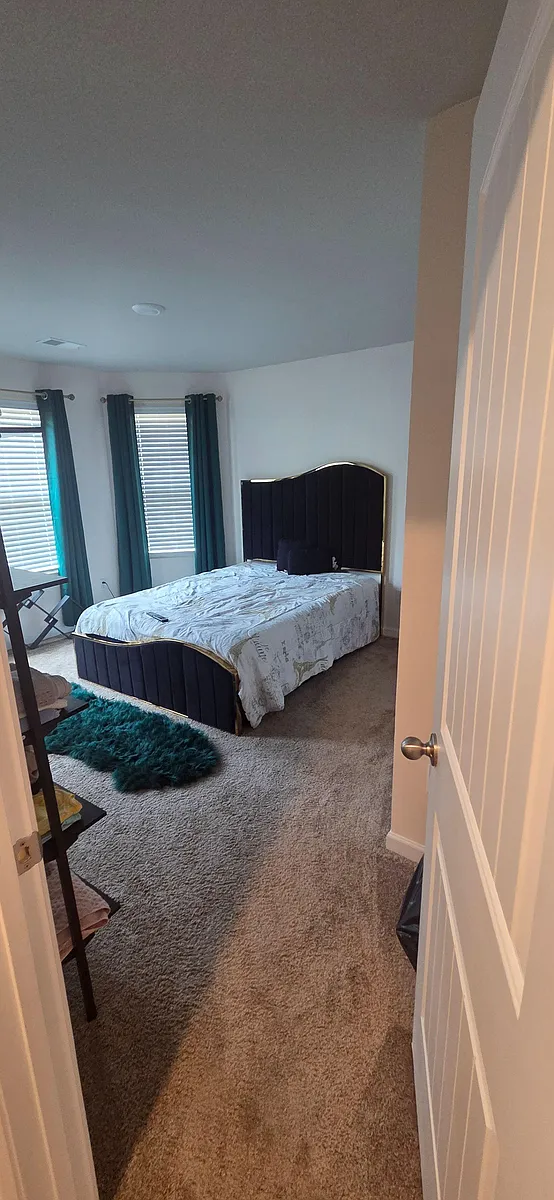 Queen size bed - Edinburgh Ln