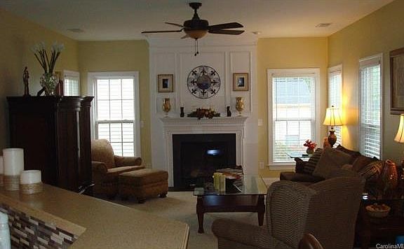 3rd image of 2561 Holly Oak Ln