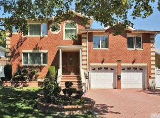 22223 Garland Dr, Oakland Gardens, NY 11364