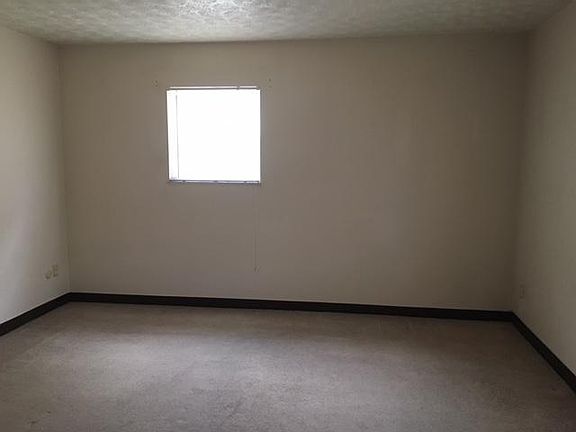 4th image of 1040 Patricia Dr APT 2