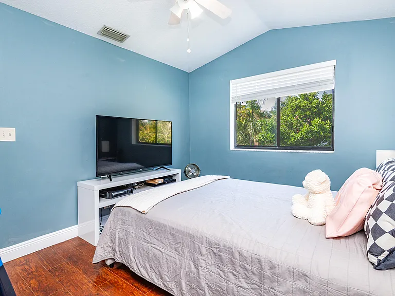 740 SE 1st Way #101 — Photo 26