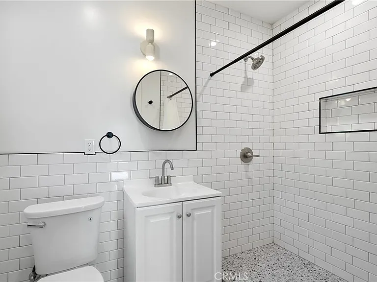 1219 N Hoover St #C — Photo 8