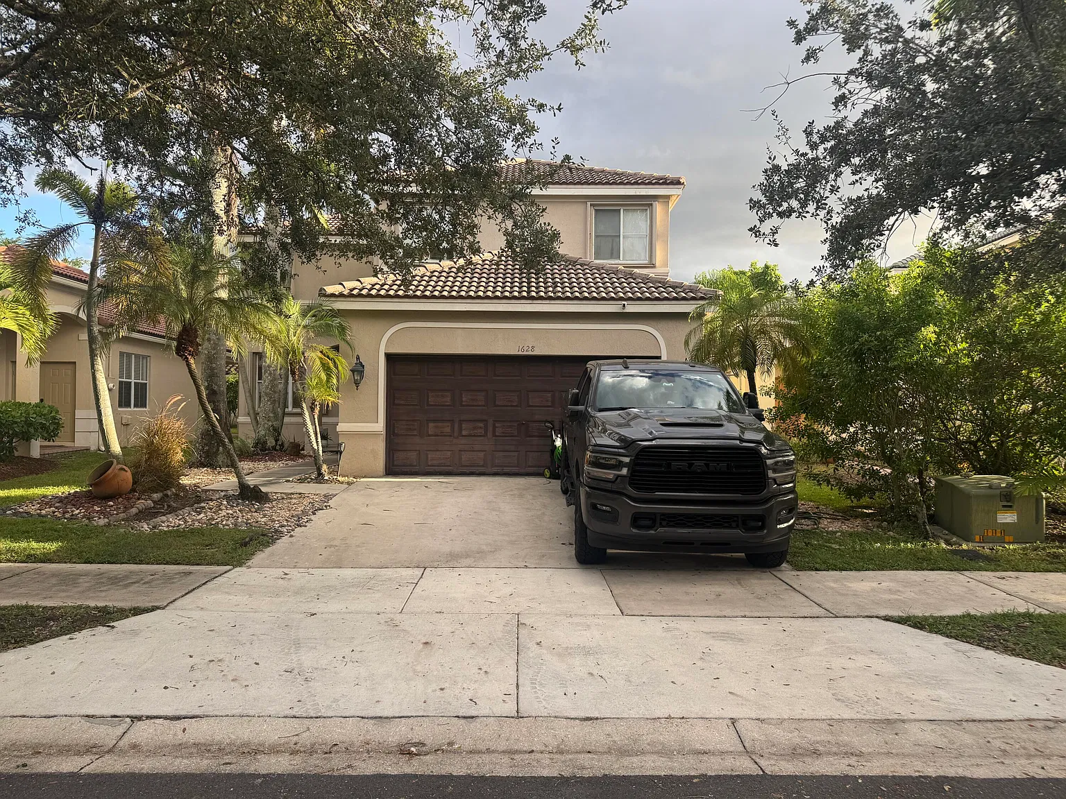 5 bed, 3.5 bath, 2675 sqft, $6,800 — Photo 2