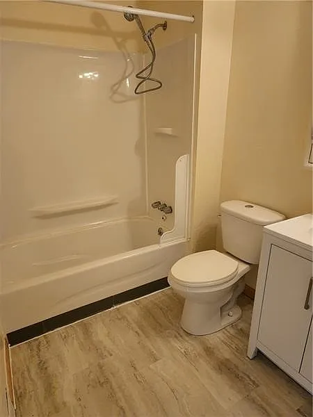 1 bed, $900 — Photo 2