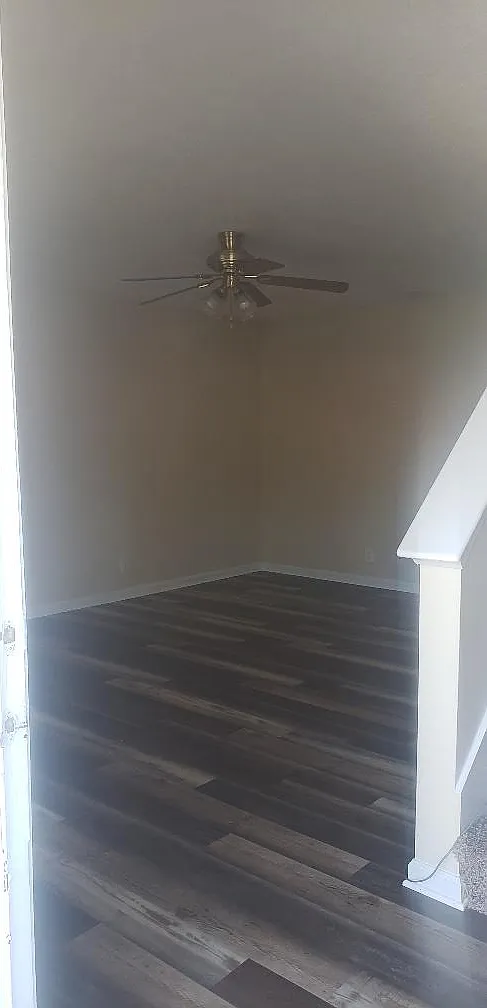 2 bed, 1.5 bath, 1100 sqft, $1,050 — Photo 2