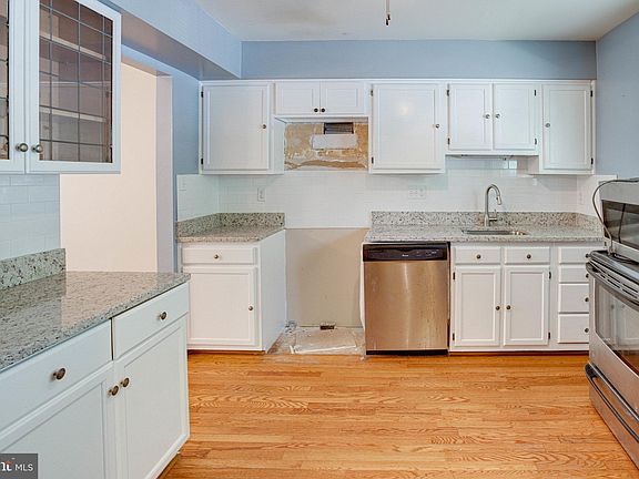 4th image of 4449 Starling Ct
