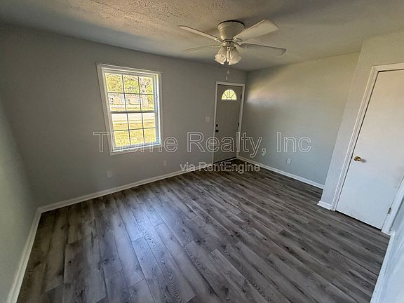 5th image of 1117 E Grand Ave