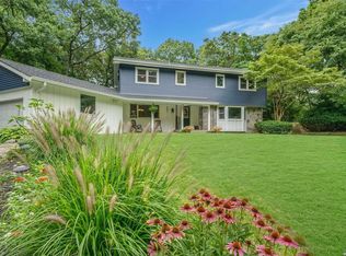 2 Chatham Pl, Dix Hills, NY 11746