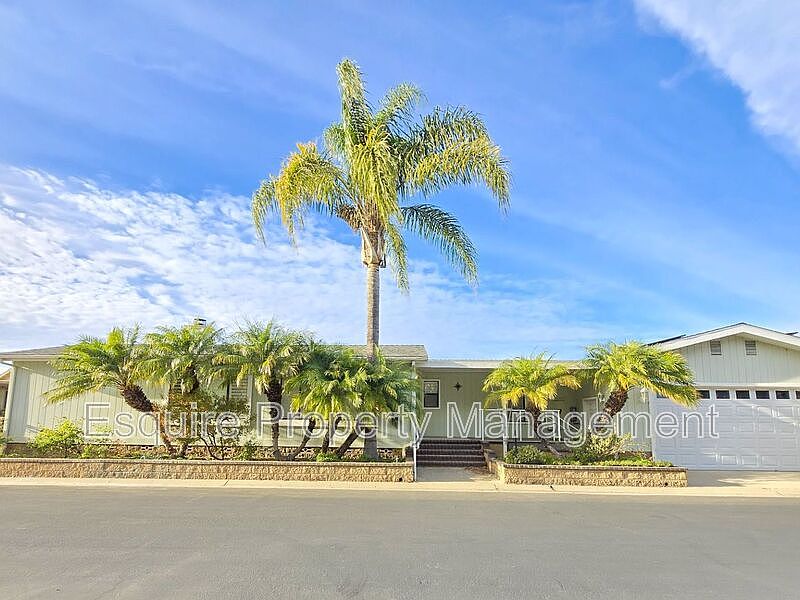 1st image of 102 Poinsettia Gardens Dr #102