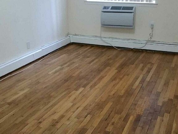 5th image of 3137 37th St