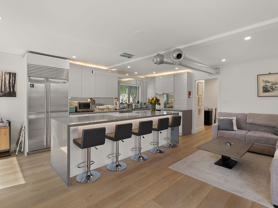 Living Room / Kitchen