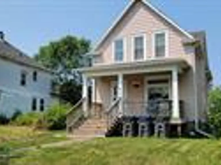 617 E 8th St — Photo 1