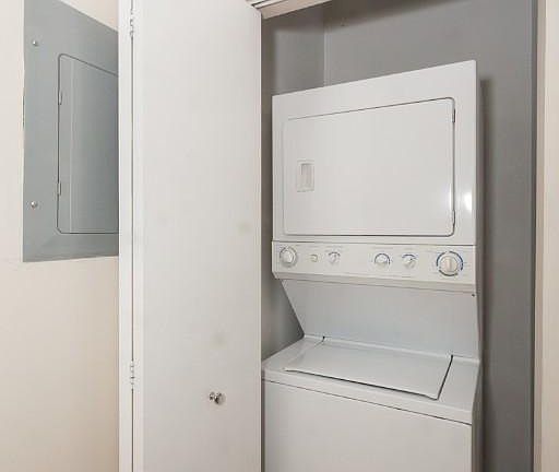 5th image of 419 W Huron St #1402
