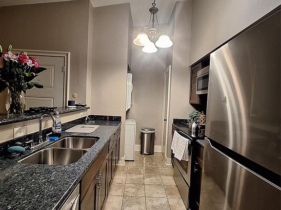 4th image of 2425 Augusta Dr APT 4