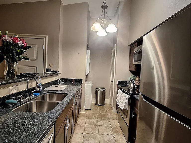 2425 Augusta Dr #4 — Photo 9