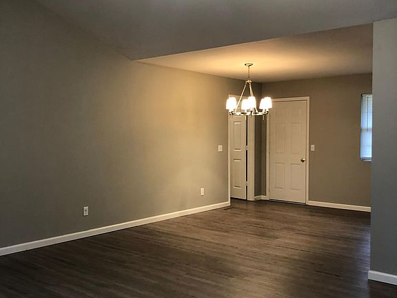 2nd image of 220 S Basswood Ave