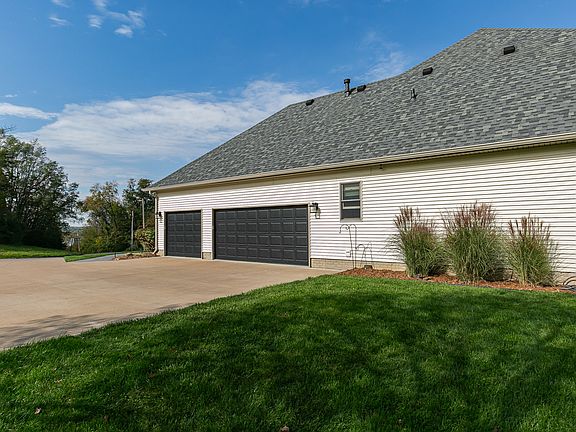 5th image of 65 Barrington Cir