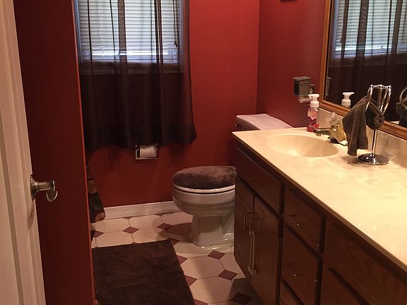 Upstairs Bathroom 