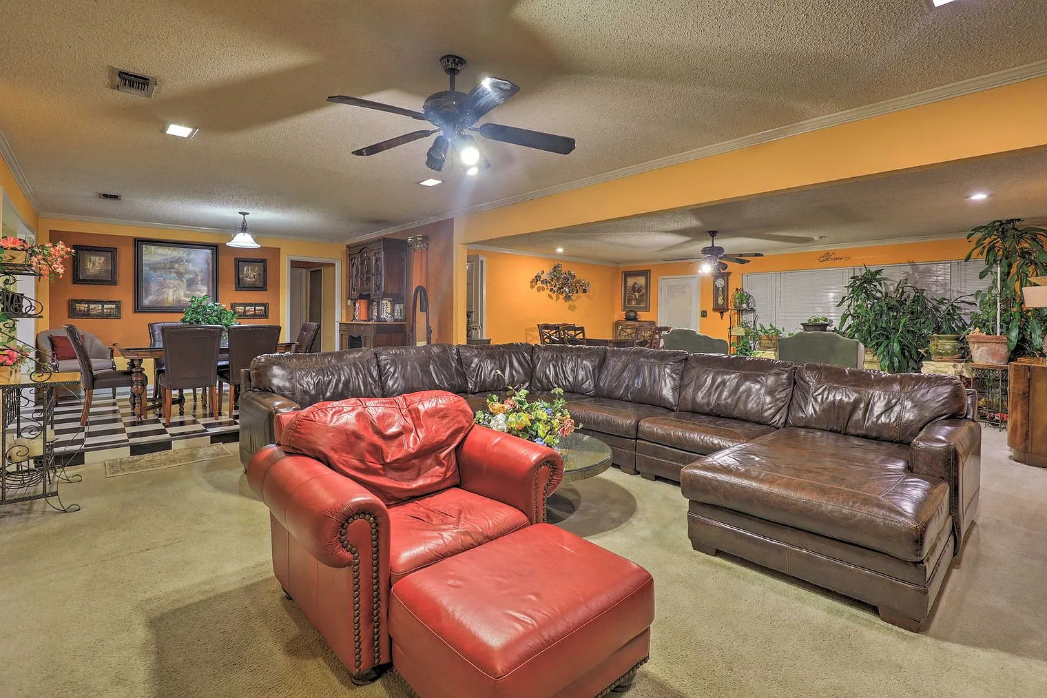 4 bed, 2.0 bath, 2497 sqft, $3,128 — Photo 2