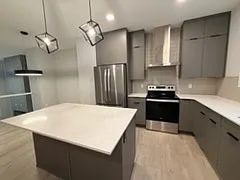 1729 Keene Cres SW — Photo 18
