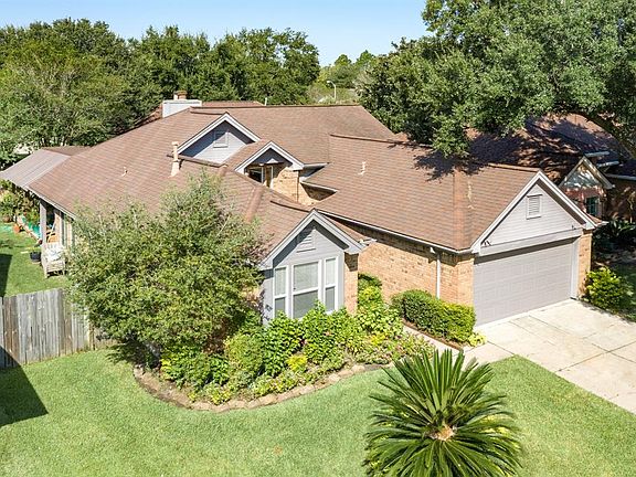 2nd image of 818 Maple Branch Ln