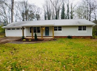 93 Lakeview Dr, Auburn, GA 30011