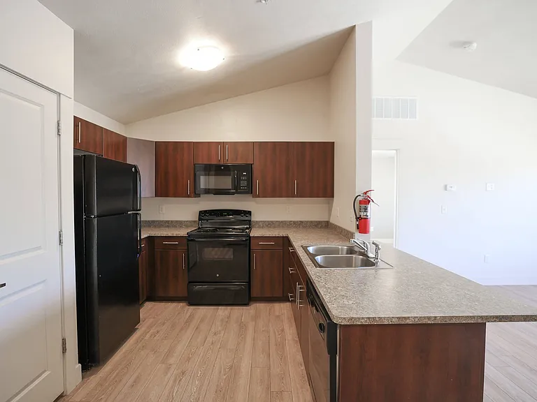 Mesa Falls Apartments — Photo 50
