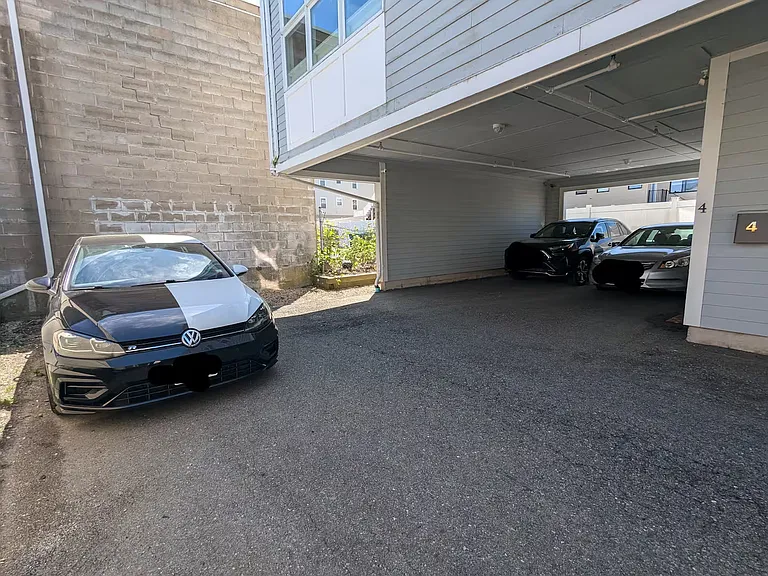 4 Parking spots