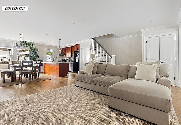 4th image of 3051 37th St
