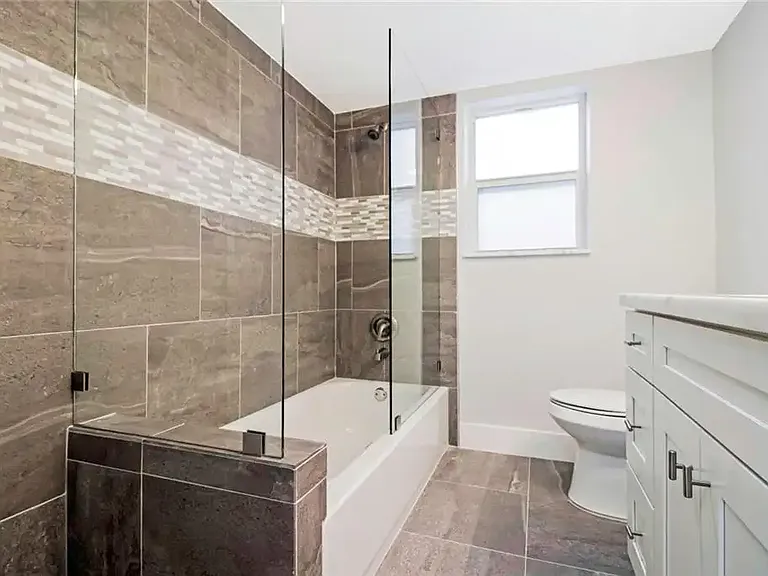 2505 Bay Dr — Photo 17