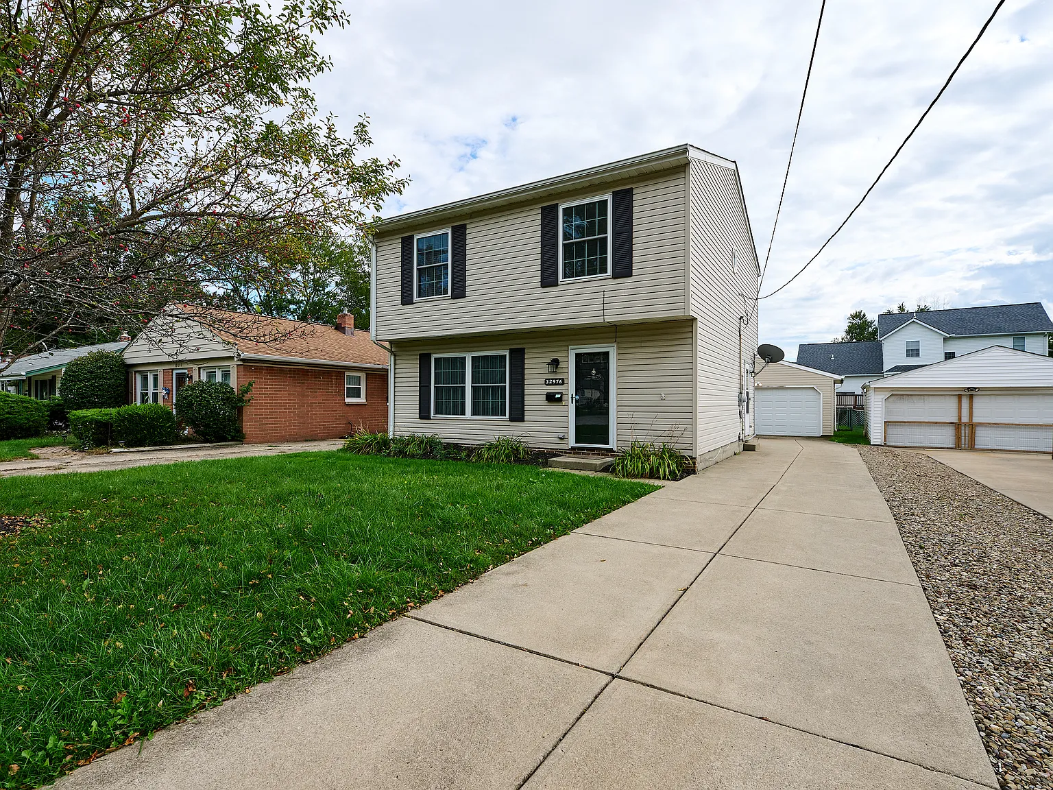 3 bed, 1400 sqft, $1,995 — Photo 2