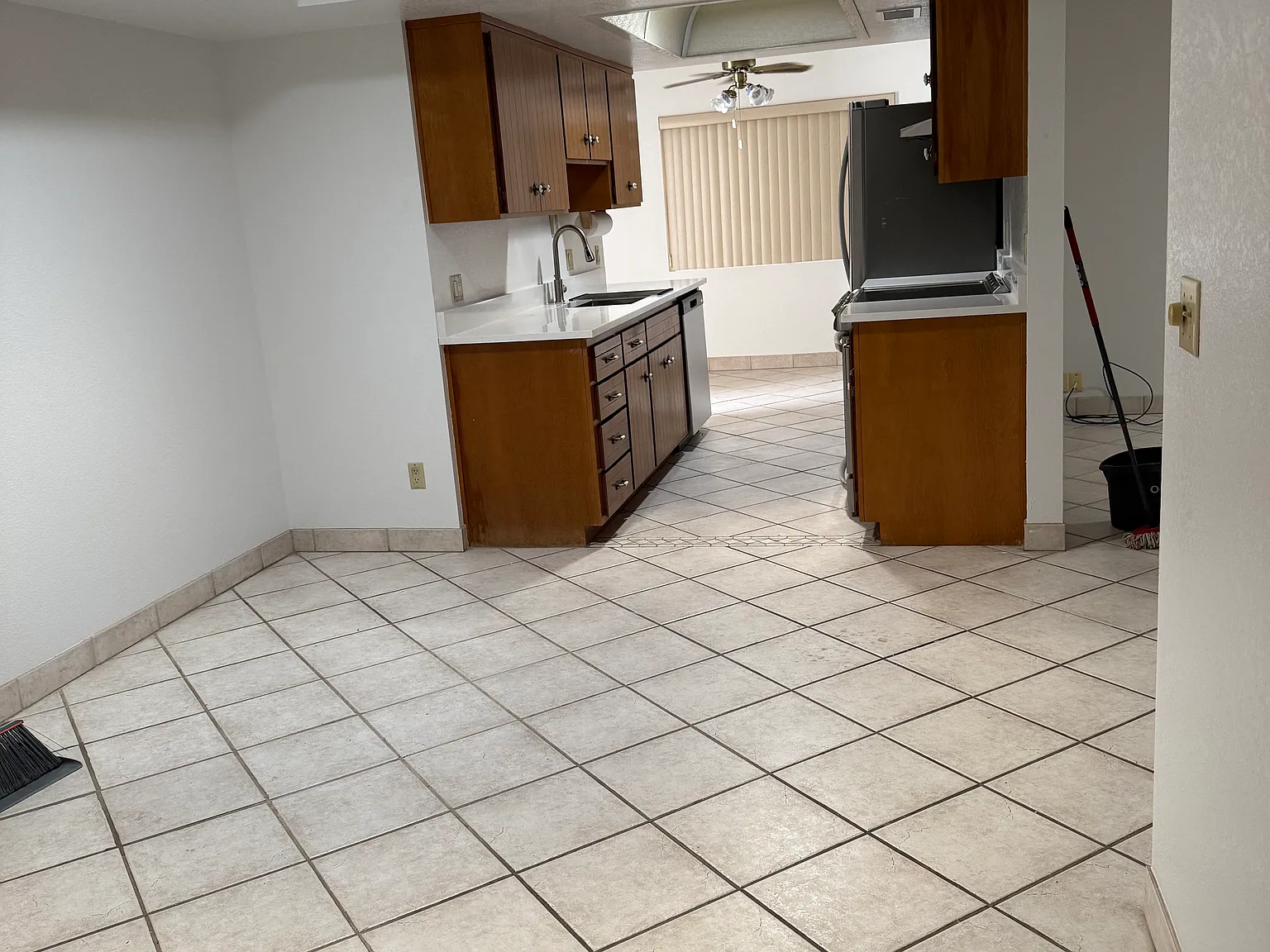 2 bed, 1218 sqft, $1,950 — Photo 4
