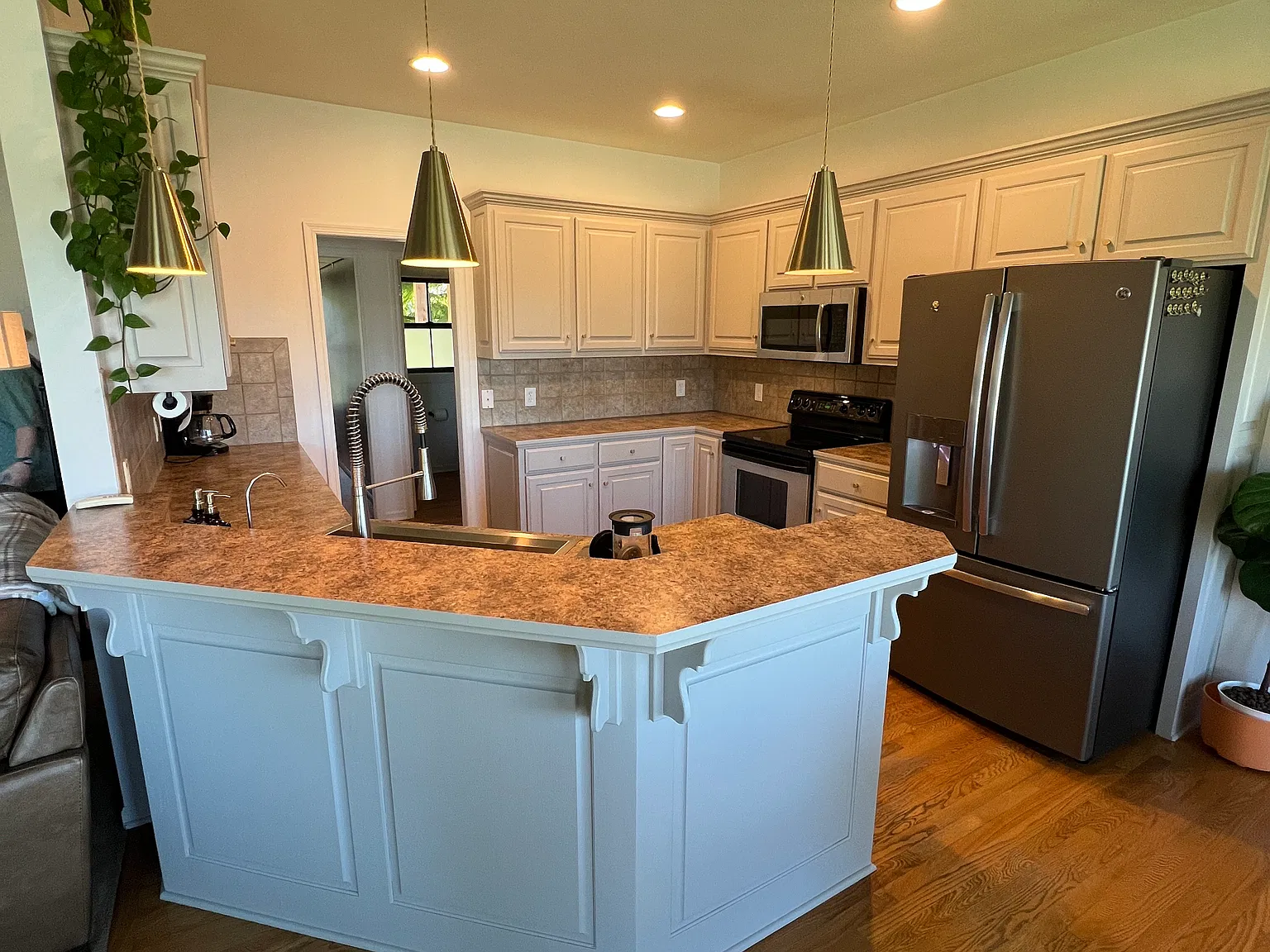 4 bed, 2841 sqft, $3,199 — Photo 4