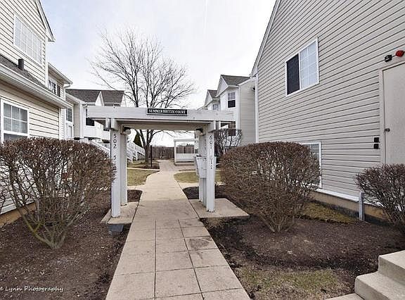3rd image of 605 E Victoria Cir