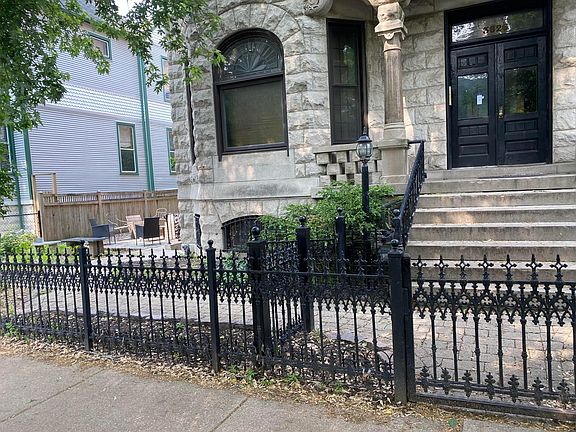 3rd image of 3626 N Wilton Ave APT 3