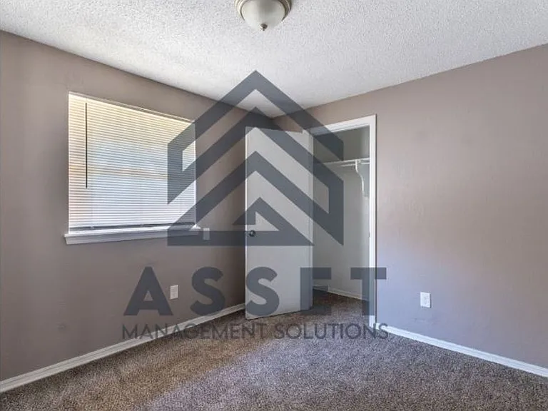 4913 Creekwood Ter — Photo 12