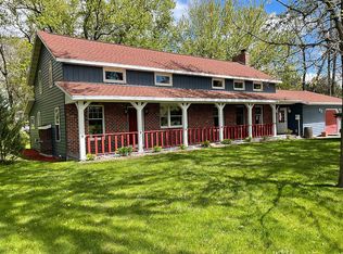 2050 S Point Comfort Rd, Oshkosh, WI 54902