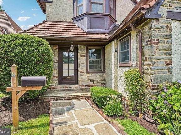 2nd image of 12 Windsor Cir