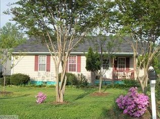 6 Dan Hughes Ct, Greensboro, NC 27405