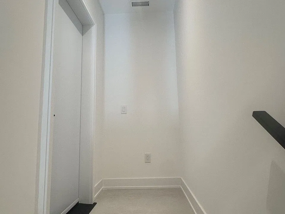 222 Belgravia Ave #3