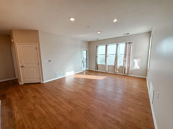 4th image of 2205 Green Hills Dr #1402