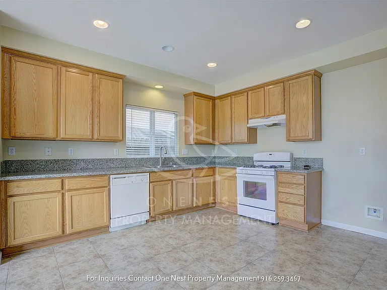 1746 Barney Ave — Photo 8