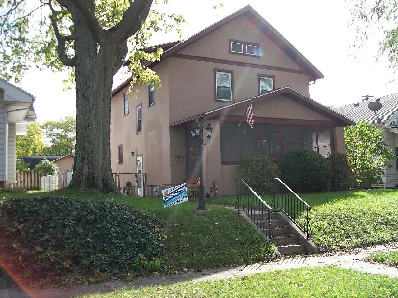 1321 Post Ave photo 1
