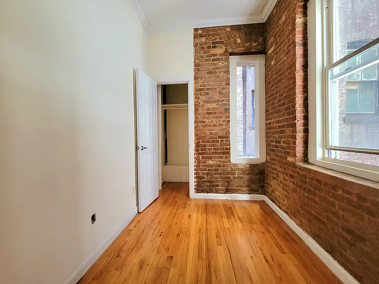 126 E 4th St #2 — Photo 2