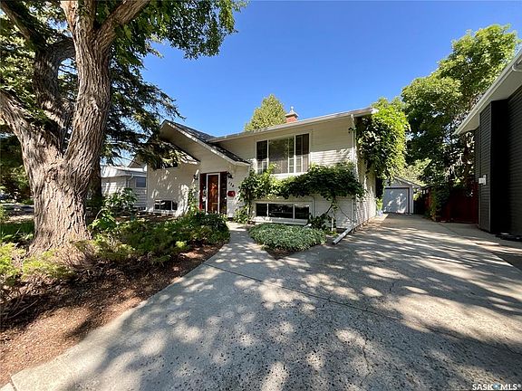 2nd image of 130 Cameron CRESCENT