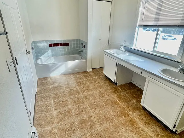 202 Princess Dr — Photo 12