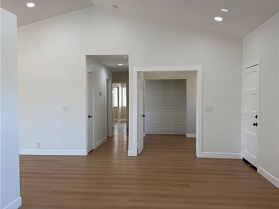 4th image of 44632 17th St W