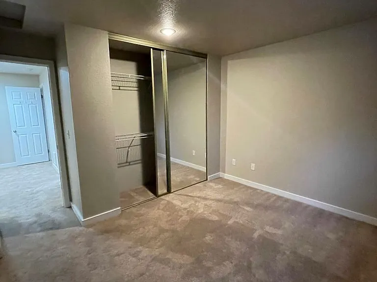 Signature Apartments — Photo 32