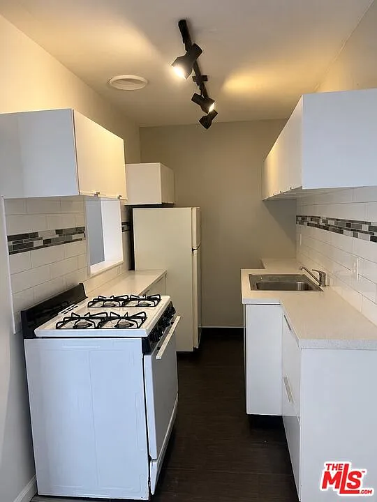 1554 Cassil Pl — Photo 2